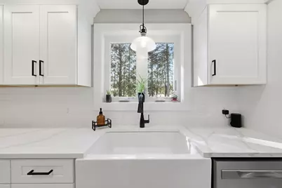 5 Bancroft St, Westfield, MA 01085 - Photo 7