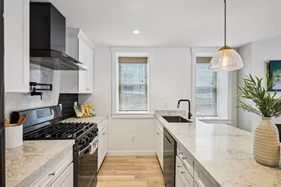 10 Wakefield Ave #B, Wakefield, MA 01880 - Photo 15