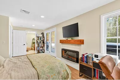 370 W Townsend Rd, Lunenburg, MA 01462 - Photo 11