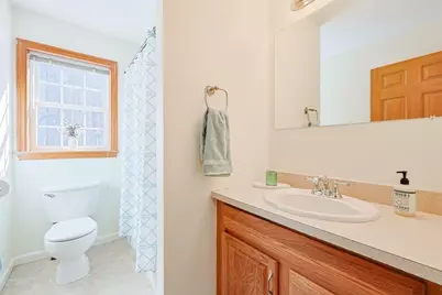 8 Wallis St, Douglas, MA 01516 - Photo 15