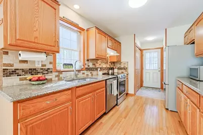 8 Wallis St, Douglas, MA 01516 - Photo 11