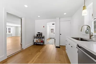 7 Hoyt Ave, Amesbury, MA 01913 - Photo 9