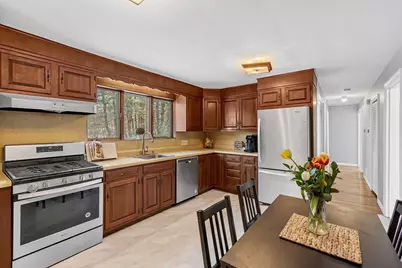 35 Gleason St, Framingham, MA 01701 - Photo 5