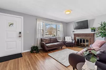 35 Gleason St, Framingham, MA 01701 - Photo 3