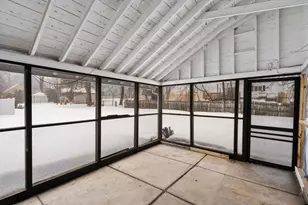 61 Cleveland St, Holyoke, MA 01040 - Photo 17
