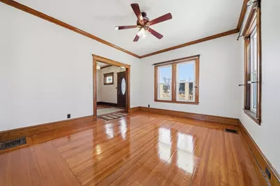 36 Jasper St, Saugus, MA 01906 - Photo 5