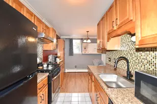 121 Regency Park Dr, Agawam, MA 01001 - Photo 5