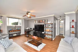 121 Regency Park Dr, Agawam, MA 01001 - Photo 3