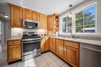 11 Joyce St, Chelmsford, MA 01824 - Photo 9