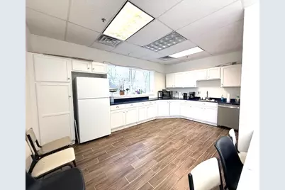 8 Bourbon St, Peabody, MA 01960 - Photo 11