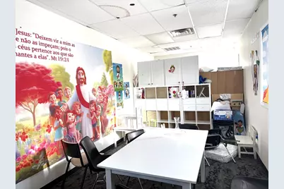 8 Bourbon St, Peabody, MA 01960 - Photo 9