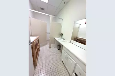 8 Bourbon St, Peabody, MA 01960 - Photo 13