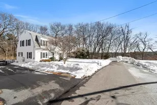 10 Dartmouth Rd, Andover, MA 01810 - Photo 3