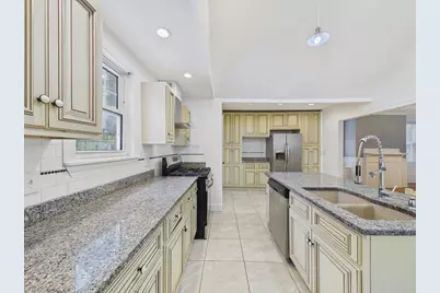 154 Maxfield St, New Bedford, MA 02740 - Photo 17