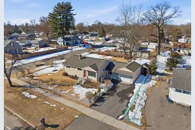 744 Bradley Rd, Springfield, MA 01109 - Photo 3