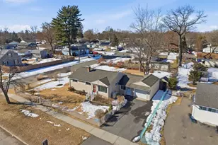 744 Bradley Rd, Springfield, MA 01109 - Photo 3