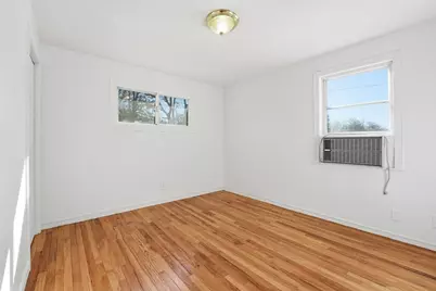 744 Bradley Rd, Springfield, MA 01109 - Photo 15