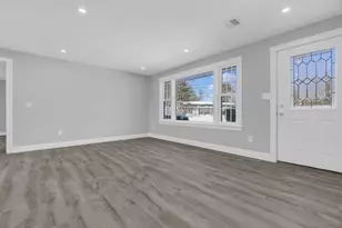 95 Lisa Ann Dr, Bellingham, MA 02019 - Photo 3