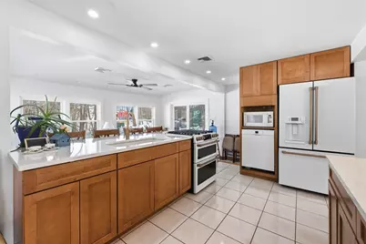 11 Hillcrest Ave, Brockton, MA 02301 - Photo 5