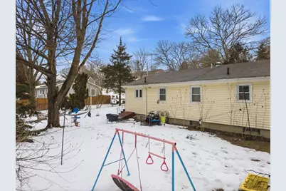 30 Nashua St, New Bedford, MA 02740 - Photo 33