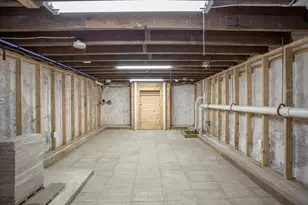 521 Kempton St, New Bedford, MA 02740 - Photo 15