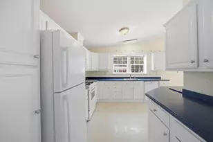 402 Blueberry Cir, Middleborough, MA 02346 - Photo 9