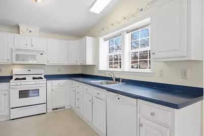 402 Blueberry Cir, Middleborough, MA 02346 - Photo 7
