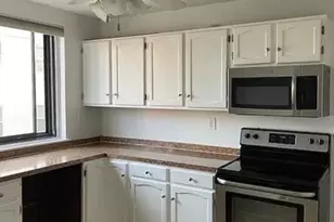 8 Ashland St, Worcester, MA 01609 - Photo 5