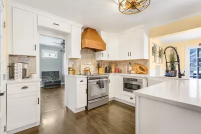 90 Elm St, Swansea, MA 02777 - Photo 9