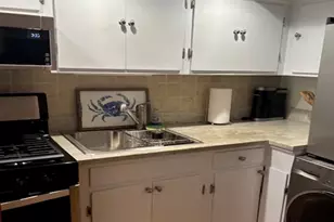 7 Lee St, Marblehead, MA 01945 - Photo 15