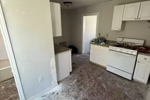 710 School St, Lowell, MA 01851 - Photo 17