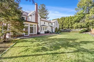 32 Pickwick Rd, Newton, MA 02465 - Photo 5