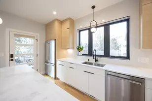 25 Tolman St, Waltham, MA 02453 - Photo 11