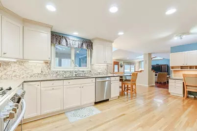 18 Sherborne Cir, Ashland, MA 01721 - Photo 9