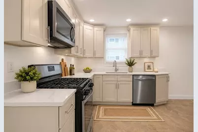 71 Cypress St #1, Watertown, MA 02472 - Photo 5
