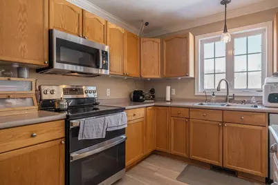 36 Sunrise Ave, Worcester, MA 01606 - Photo 11