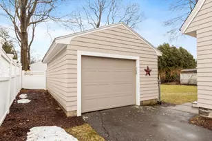 17 Carisbrooke St, Andover, MA 01810 - Photo 27