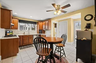 115 Davenport St, Taunton, MA 02780 - Photo 9