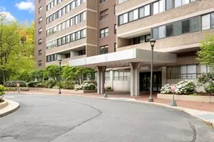 2 Hawthorne Pl, Boston, MA 02114 - Photo 1