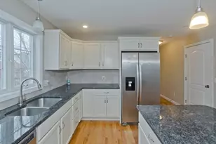 239 Gresham St, Springfield, MA 01119 - Photo 9