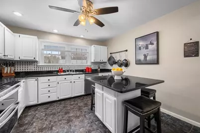 2 Lions Ln #2, Salem, MA 01970 - Photo 7