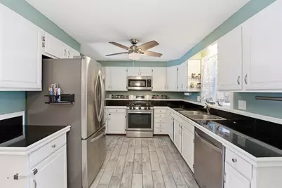 23 Brenan St, Holyoke, MA 01040 - Photo 9