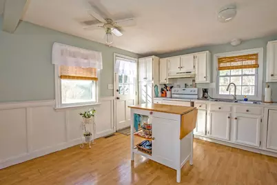 88 Senator St, Springfield, MA 01129 - Photo 7