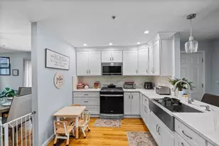 107 Meadow Ln, Randolph, MA 02368 - Photo 5