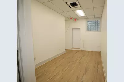 1737A Centre St, Boston, MA 02132 - Photo 9