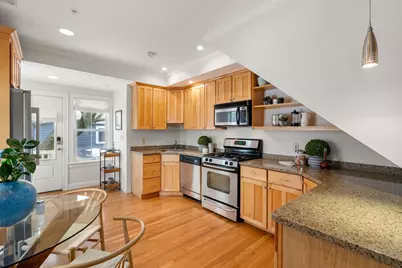 132 Warren St #B, Arlington, MA 02474 - Photo 3