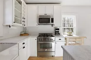 6 Atkinson St, Newburyport, MA 01950 - Photo 3