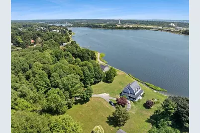 1366 Gardners Neck Rd, Swansea, MA 02777 - Photo 7