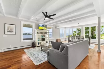 1366 Gardners Neck Rd, Swansea, MA 02777 - Photo 11