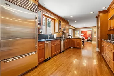 10 Hallwood Rd, Brookline, MA 02467 - Photo 11